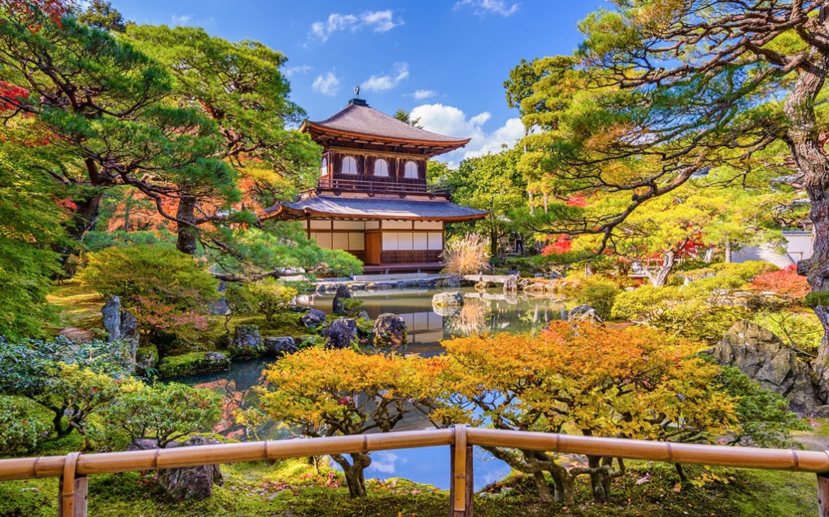 Torii de Fushimi Inari y pabellón dorado Kinkaku-ji en Kioto