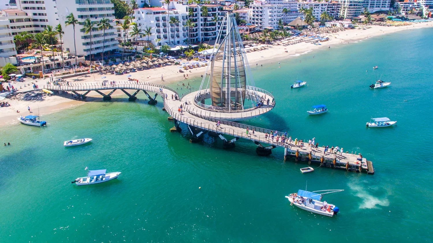 Malecón de Puerto Vallarta al atardecer