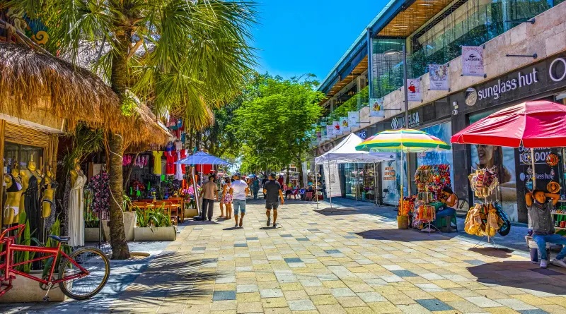 La Quinta Avenida de Playa del Carmen