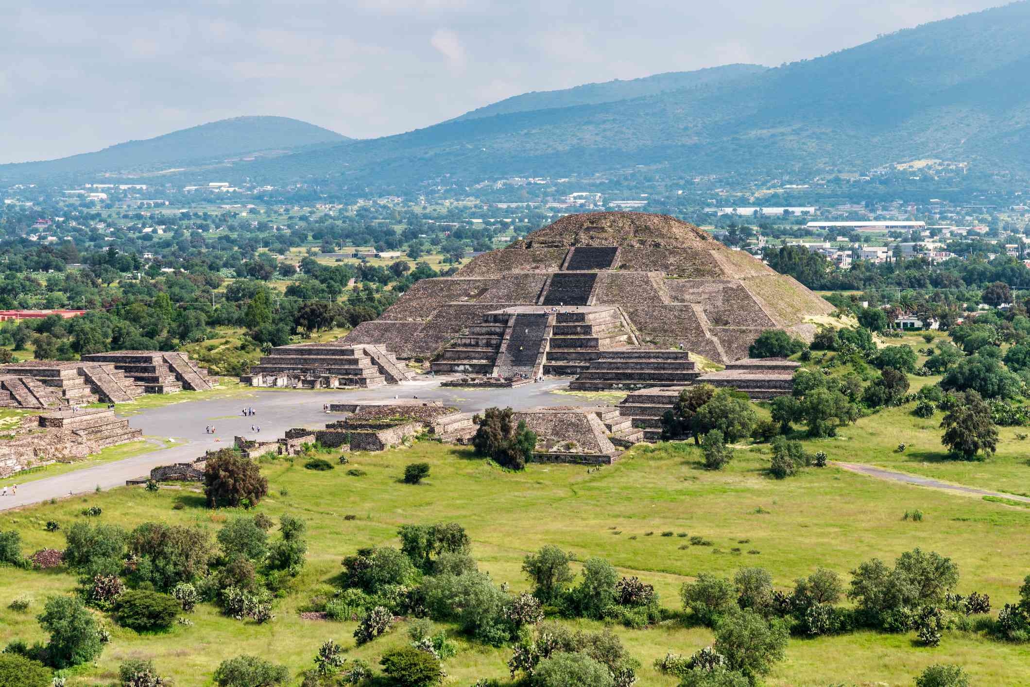 Pirámides de Teotihuacán al amanecer